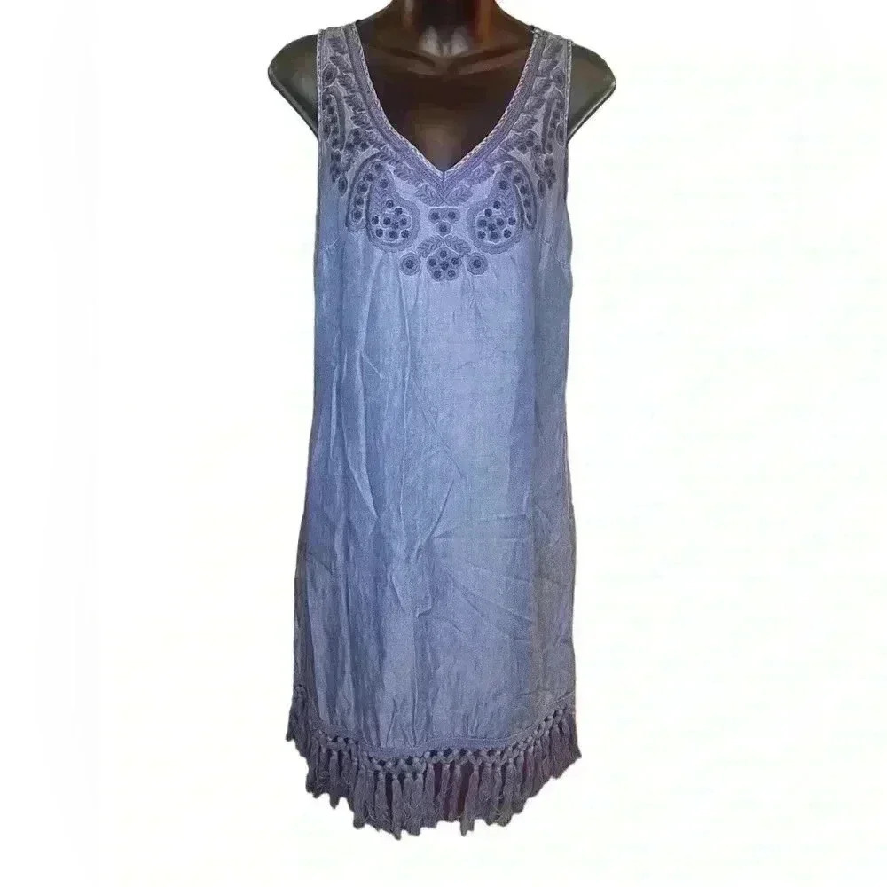 New York & Company women’s Embroidered Denim Dress V neck thistle hem sz Small